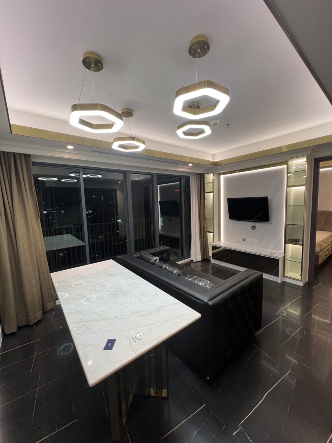 คอนโด C EKKAMAI ห้องตกแต่งพิเศษ MODERN LUXURY  2 ห้องนอน